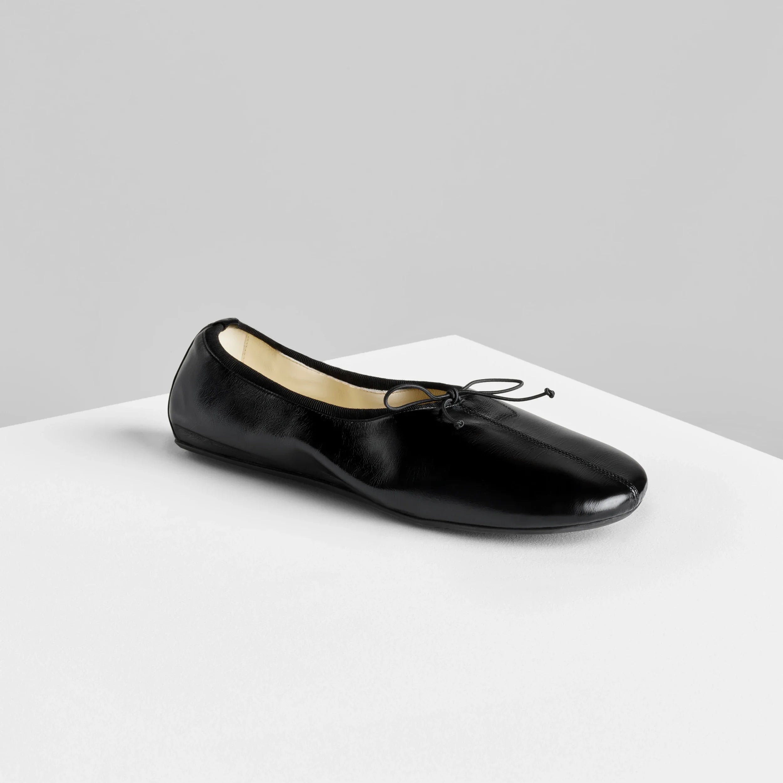 Gathered Flat | Black Leather